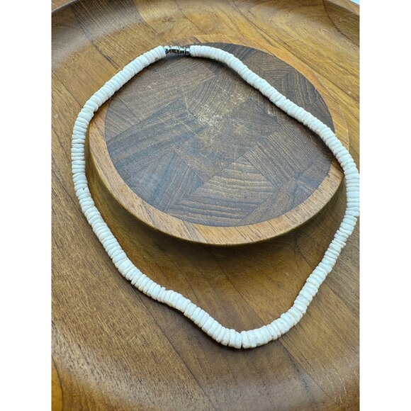 Vintage White Shell Beaded Necklace With Barrel Clasp - Picture 2 of 6